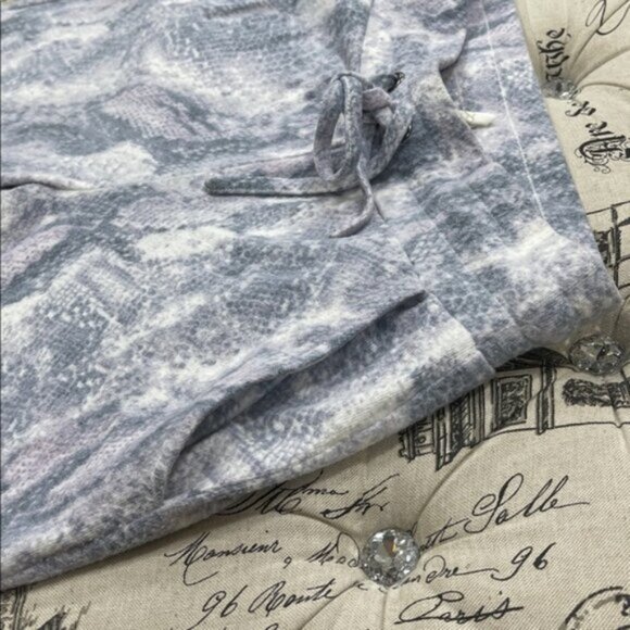 Adyson Parker Printed Tie-Waist Soft Knit Pants - Picture 4 of 11